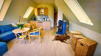 Blick auf Wohnraum mit Küche Blick auf Wohnraum mit Küche